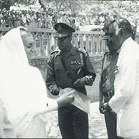 Brigadier Hari Singh with Prime Minister Indira Gandhi at Jaipur